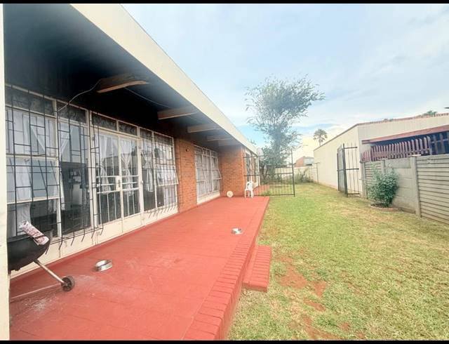 8 BEDROOM HOUSE FOR SALE IN VANDERBIJLPARK CE 5